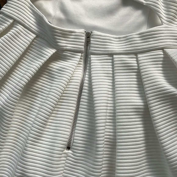 TOPSHOP white cutout dress with open back and zipper, size 8 - Picture 4 of 8